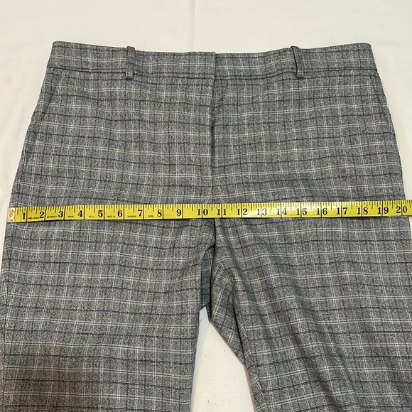 Ann Taylor Ankle Pant. Size 12 - Picture 8 of 8